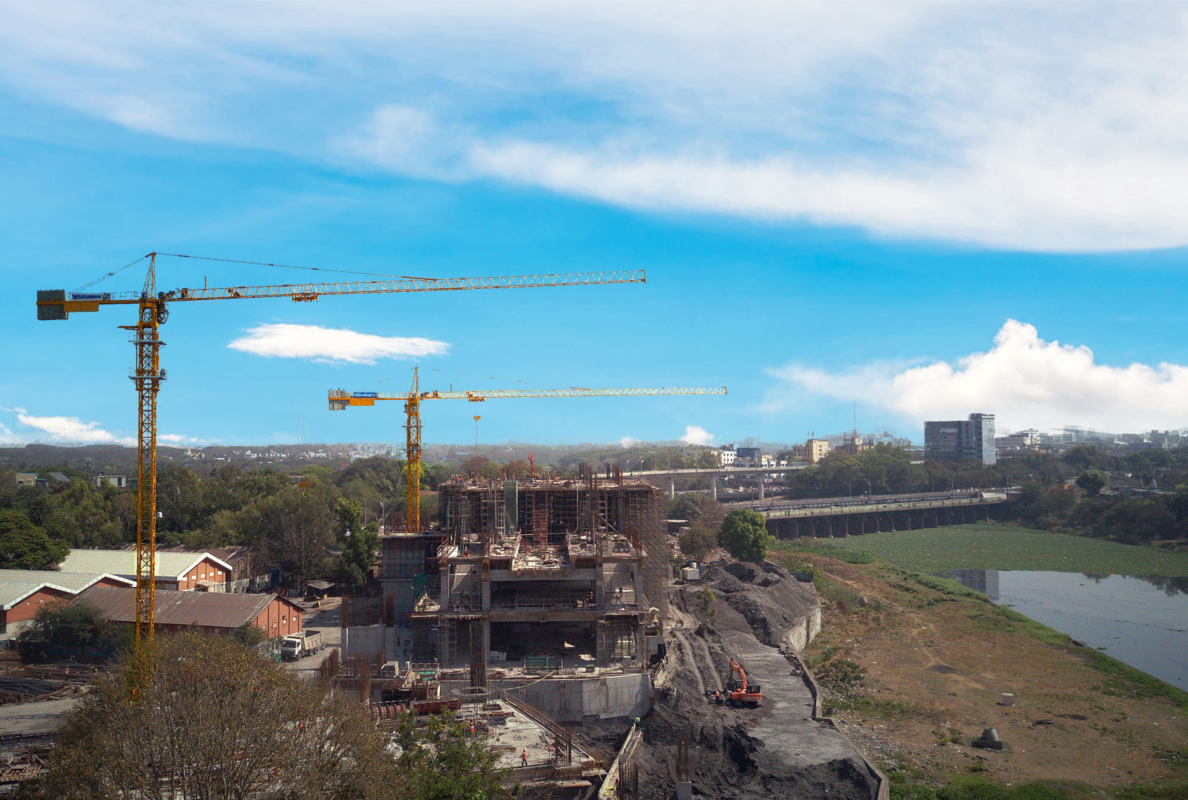 Two Potain MC 125 cranes are building a complex Metro project in Pune, India