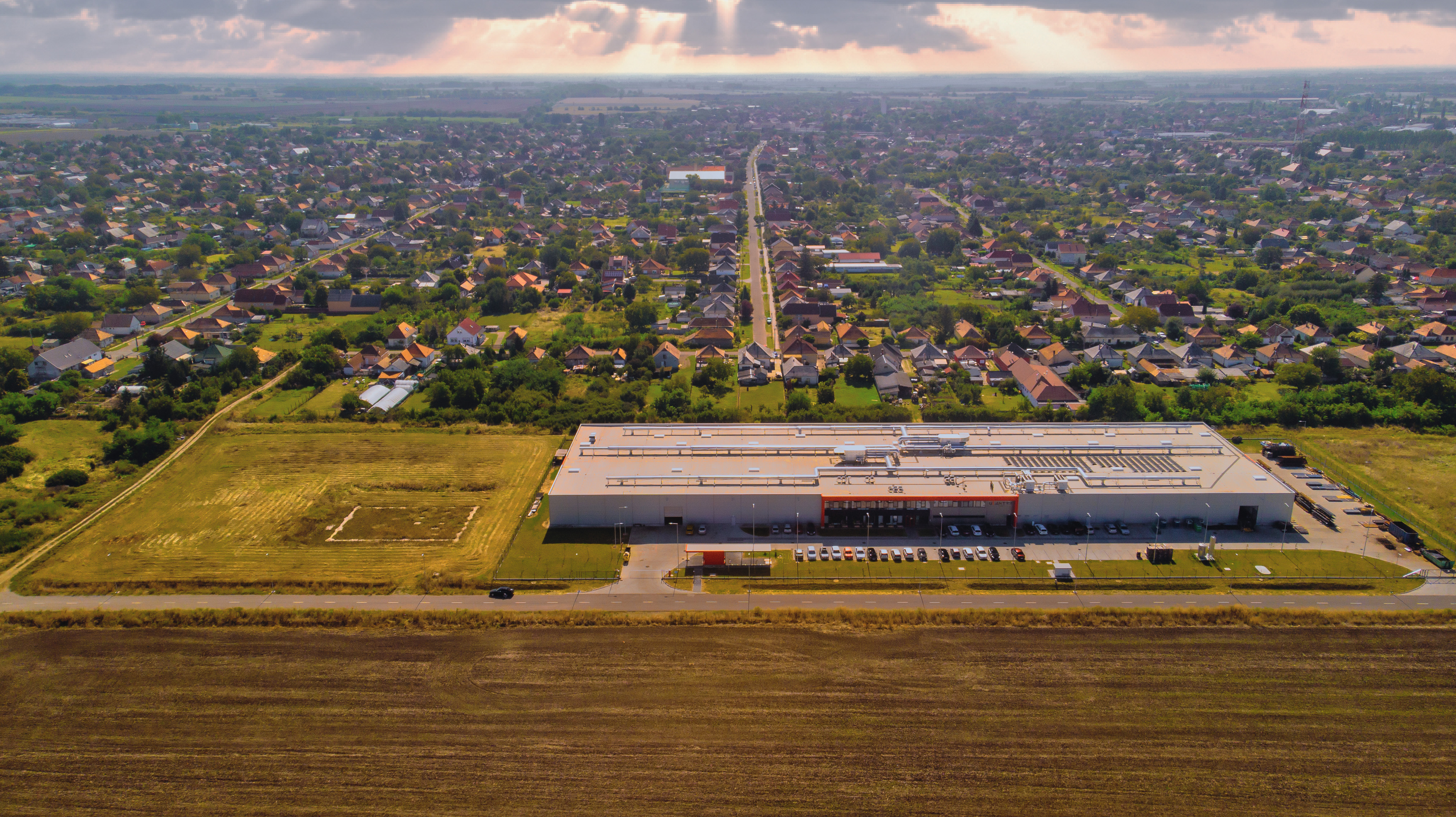 The factory in Füzesabony, Hungary. The modern factory features an extensive CNC-controlled machine park with multiple robots and a fully automated blasting and spraying line for the surface treatment of attachments.