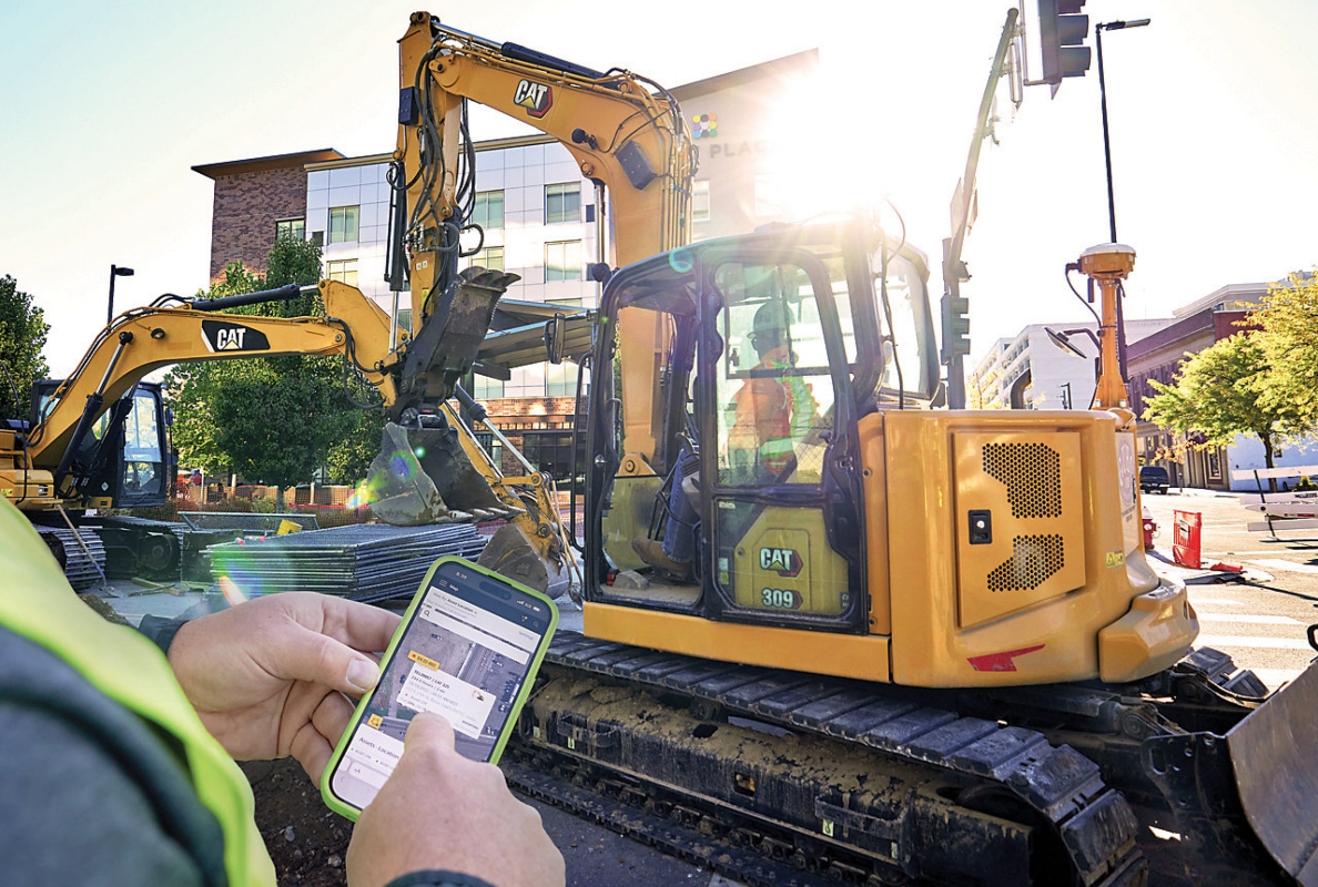VisionLink® mobile app at use on the jobsite.