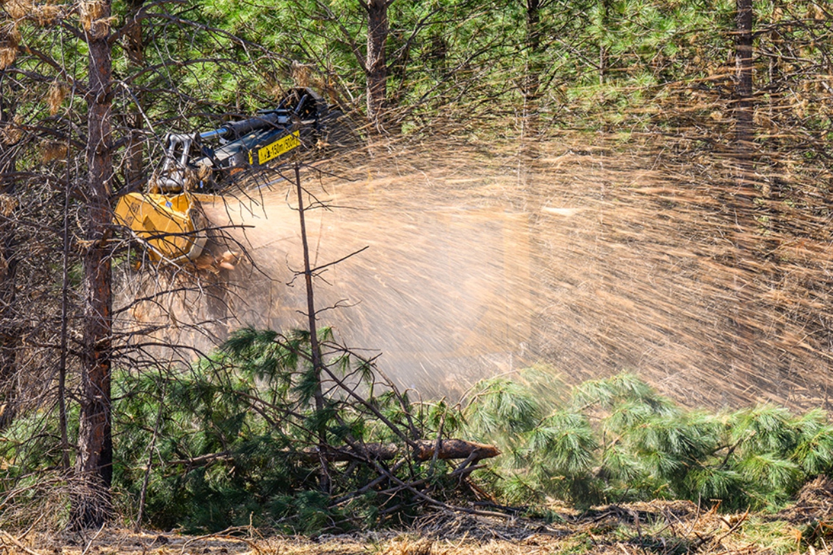 The LX825 hydraulic system is