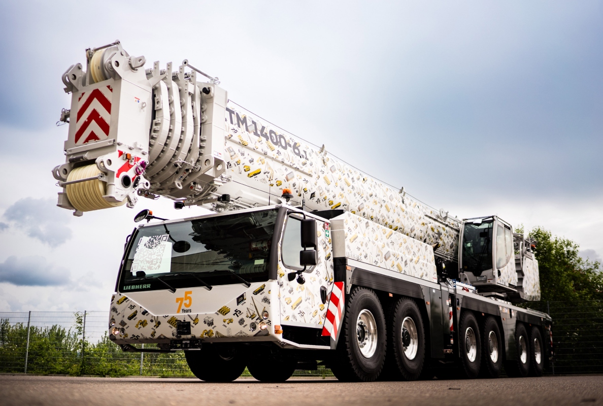 The new Liebherr LTM 1400-6.1 is characterised by its high lifting capacities and 70-metre telescopic boom.