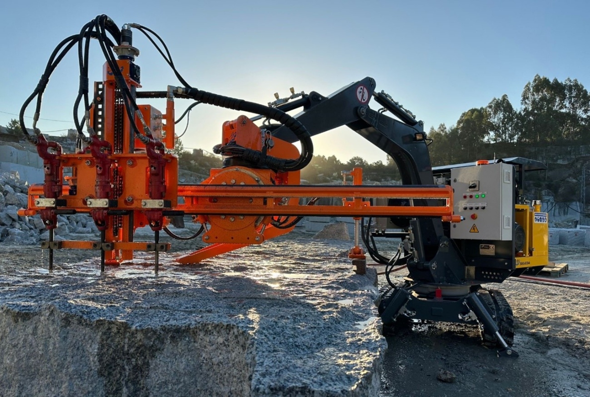 SEGEDA, New EPO-24-3MP Crawler Drill Rig