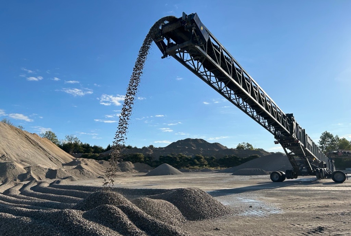 The conveyor has been engineered for demanding stockpiling applications such as quarrying, mining, and aggregates.