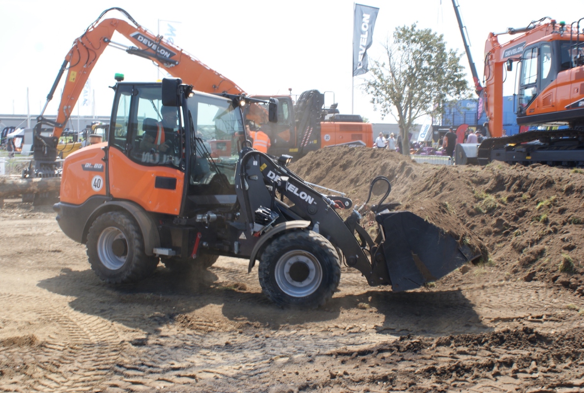 Develon DL80-7 on Plantworx 2023