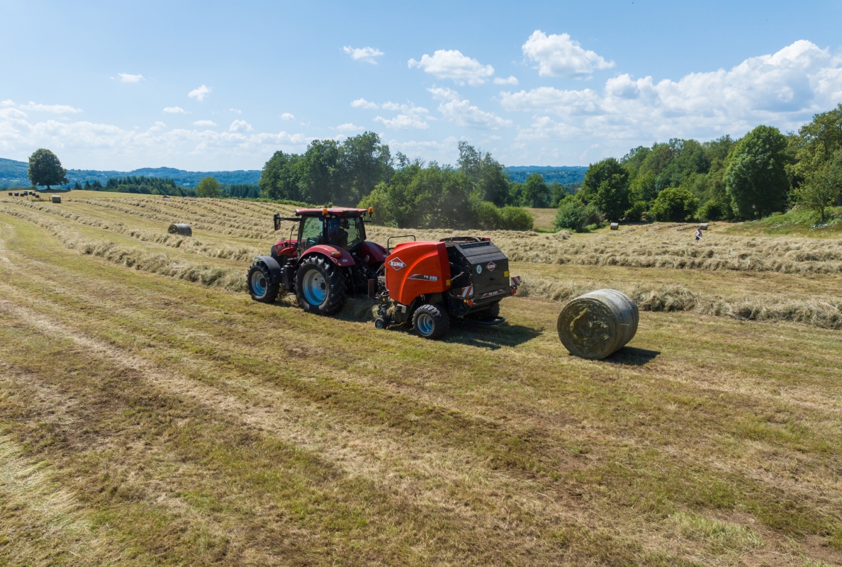 New KUHN FB 3125 fixed baler stands out in reliability