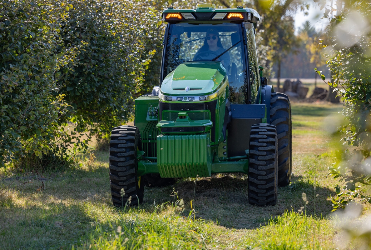 John Deere presents its alternative drive strategy at Grüne Woche 2026