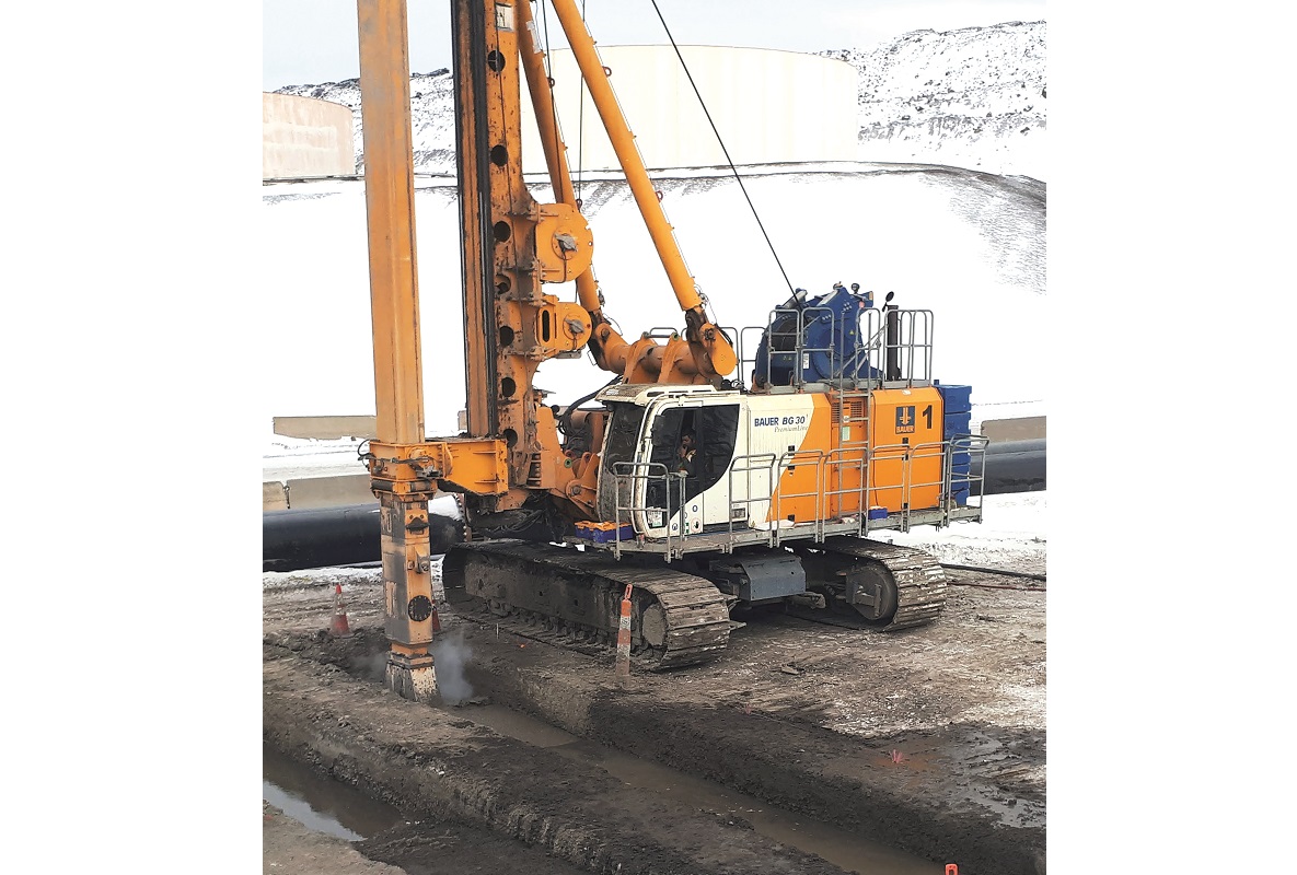 Amongst others, a multi-purpose BAUER BG 30 drilling rig with special Arctic equipment was used. <br> Image source: BAUER AG