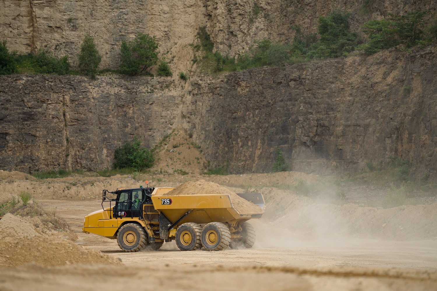 Cat® 735 Articulated Truck