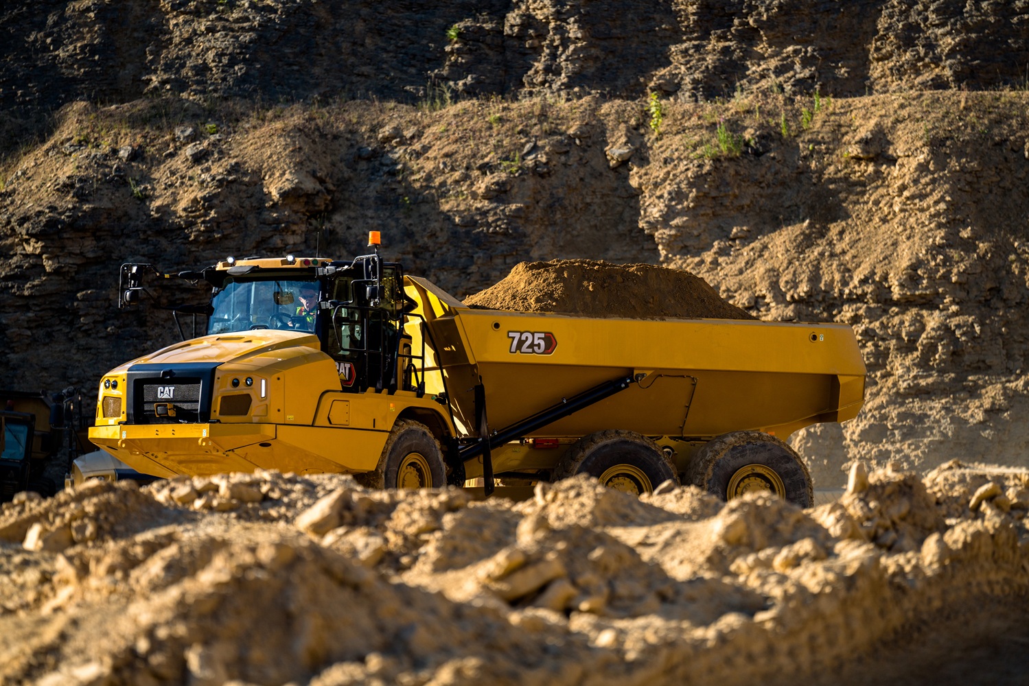Cat® 725 Articulated Truck