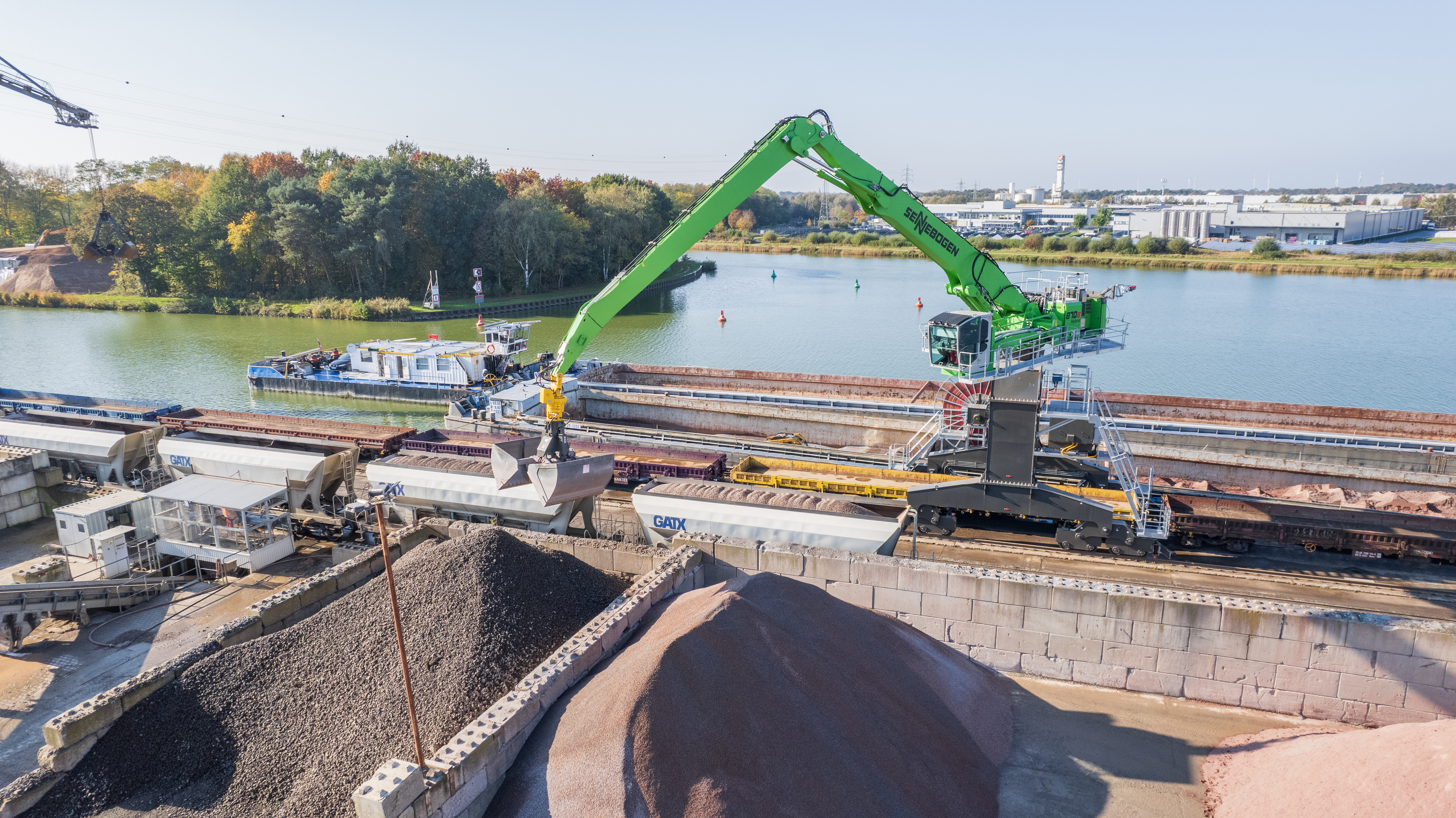 The SENNEBOGEN 870 E replaces two crane systems at the Bergschneider site in Ibbenbüren-Uffeln.