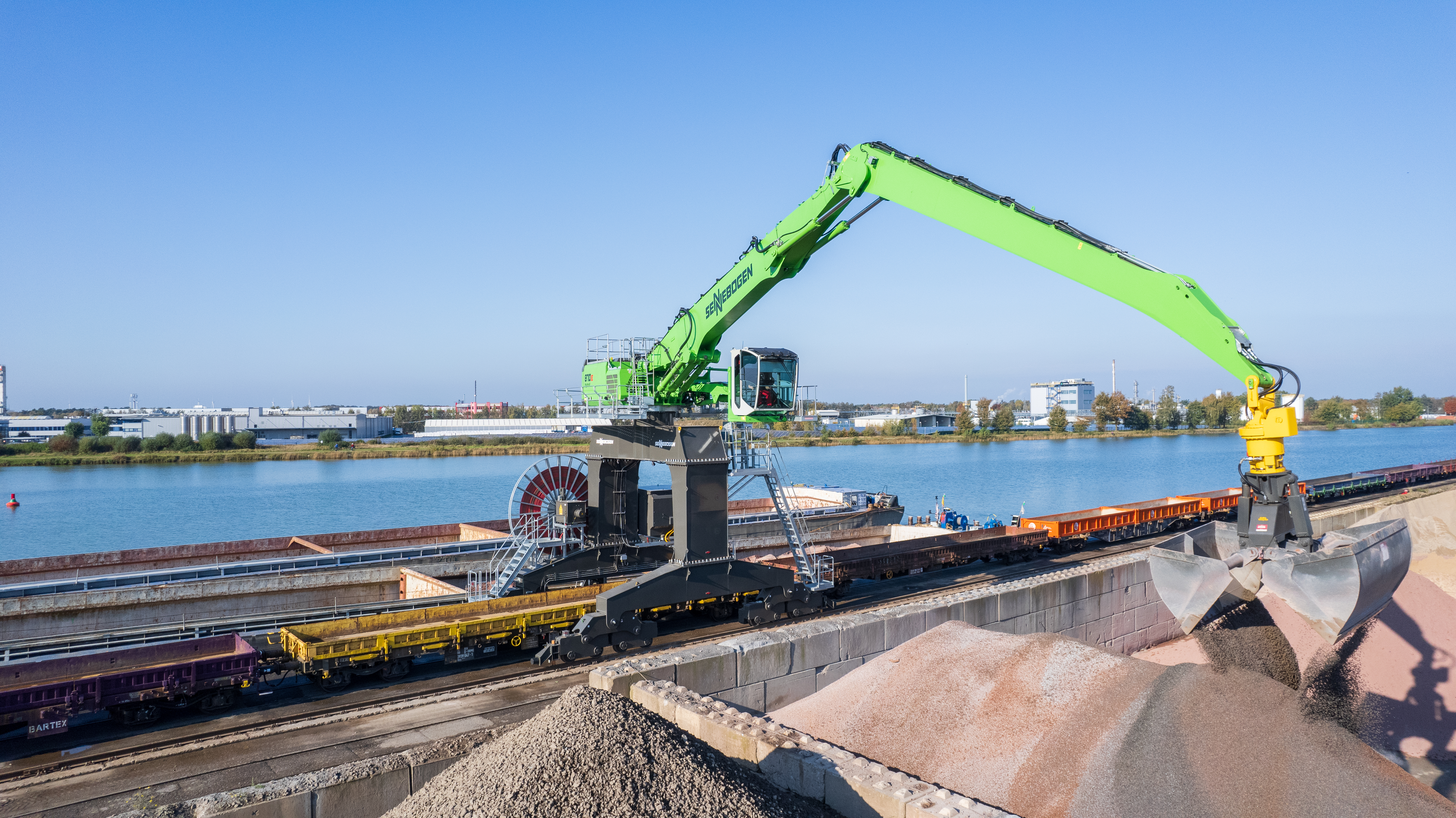  The new SENNEBOGEN material handling machine increases handling performance while reducing operating costs.