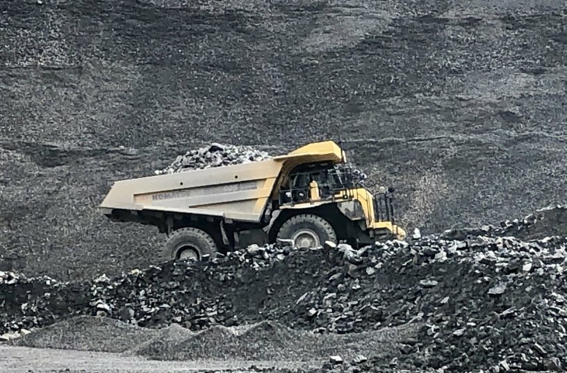 With a 610 kW (831 HP) Stage V engine, the truck provides a payload of up to 64 tonnes and a dump volume of up to 43 m³.