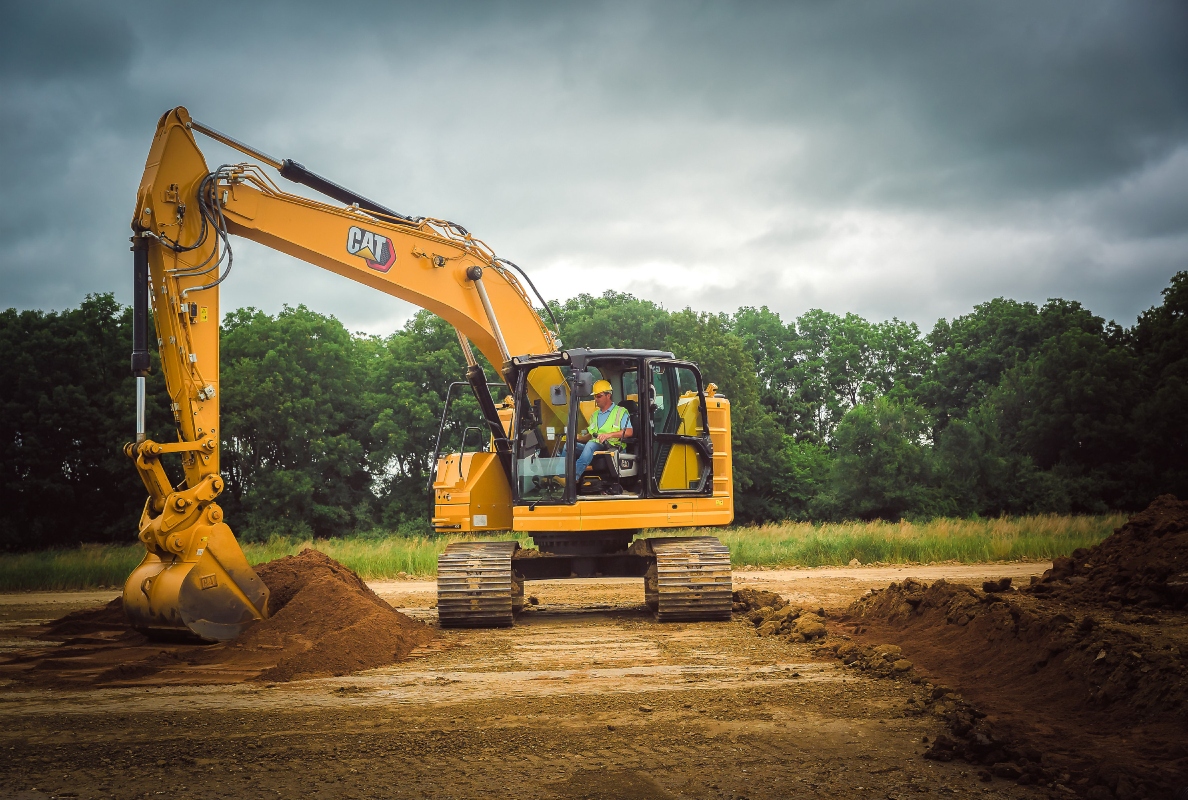 Cat® 325 Excavator with HD undercarriage