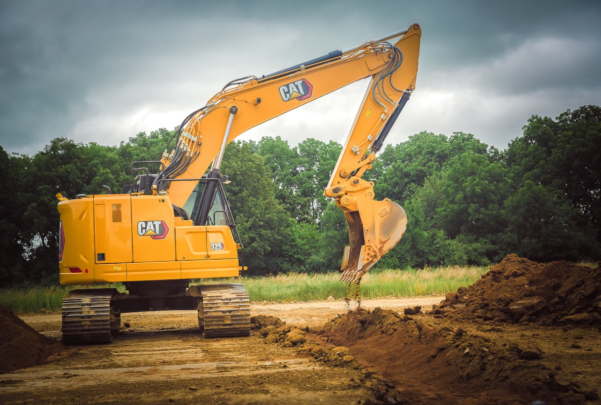 Cat® 325 Excavator with HD undercarriage