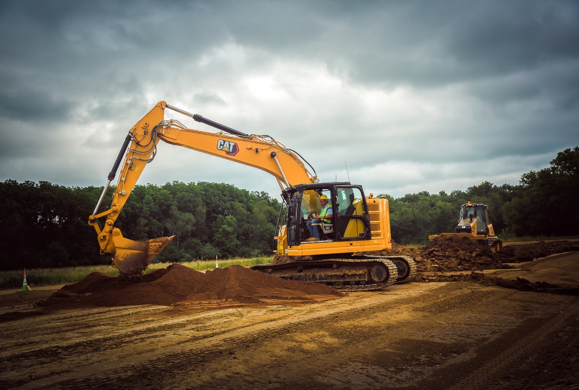 Cat® 325 Excavator with HD undercarriage