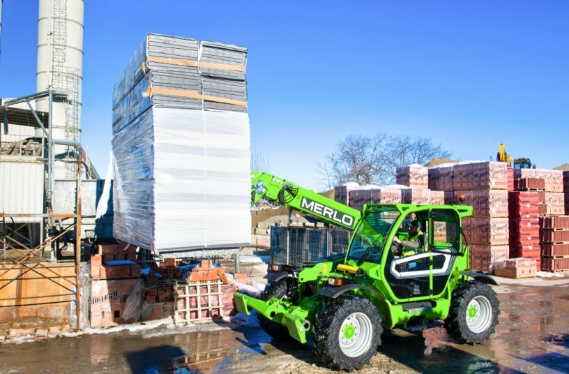 The Merlo P35.11 telehandler is a powerful and flexible solution for meeting a wide range of construction and structural needs.