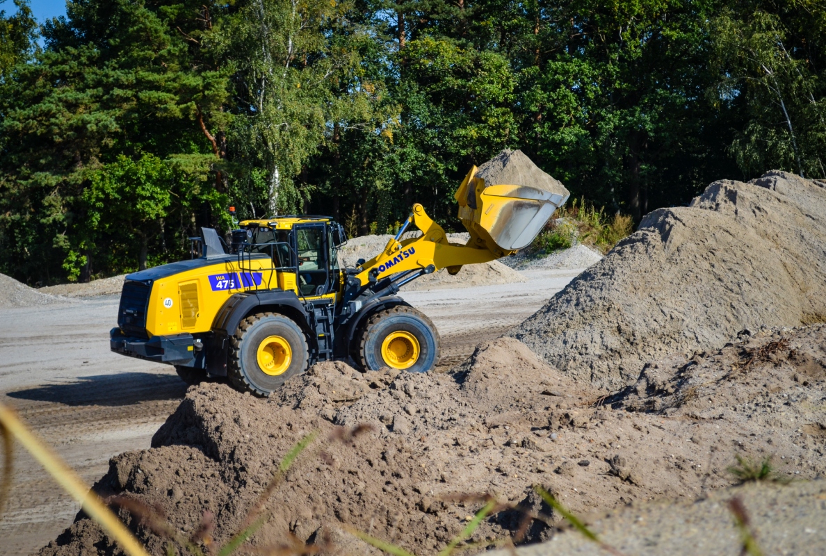 Komatsu WA475-11