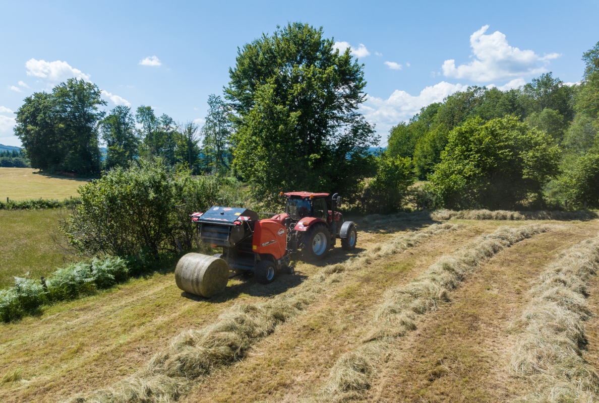 New KUHN FB 3125 fixed baler stands out in reliability