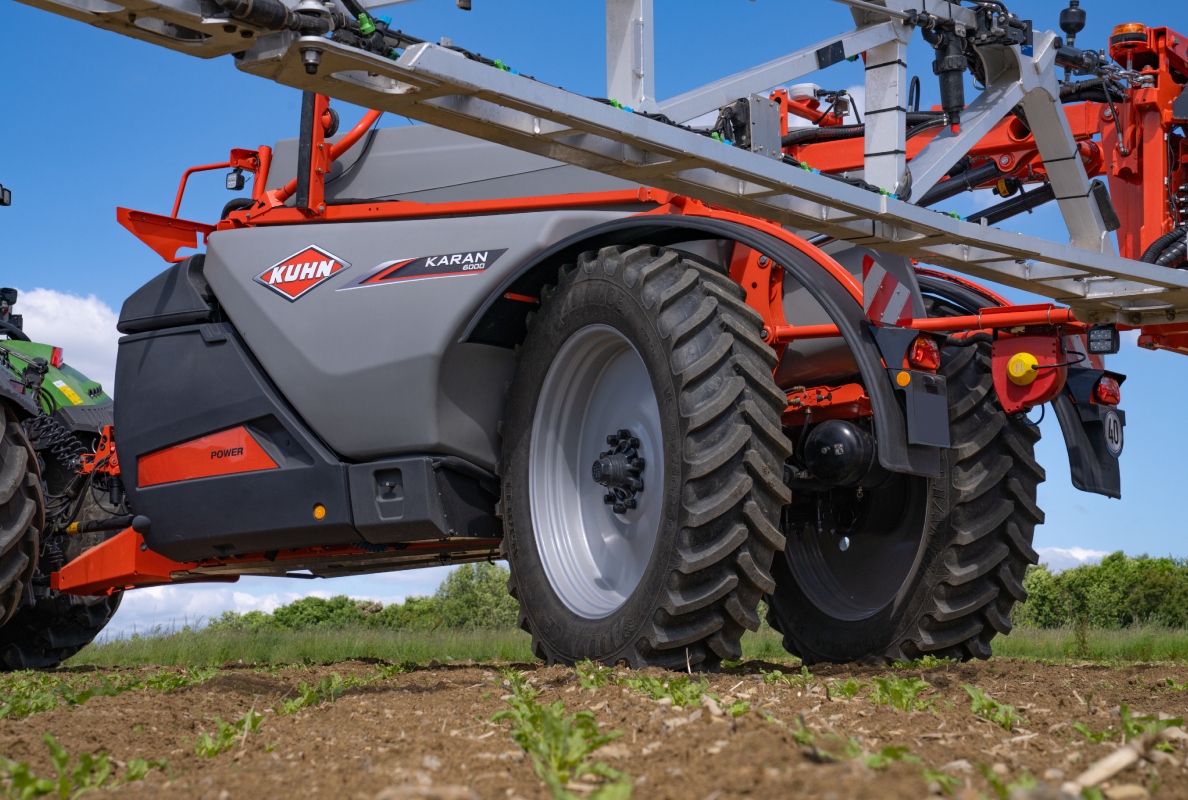 With its compact dimensions and features (especially the steering axle), KARAN is an exceptionally manoeuvrable sprayer