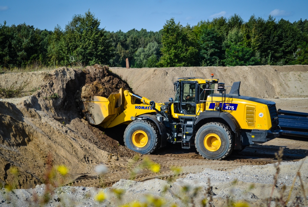 Komatsu WA475-11