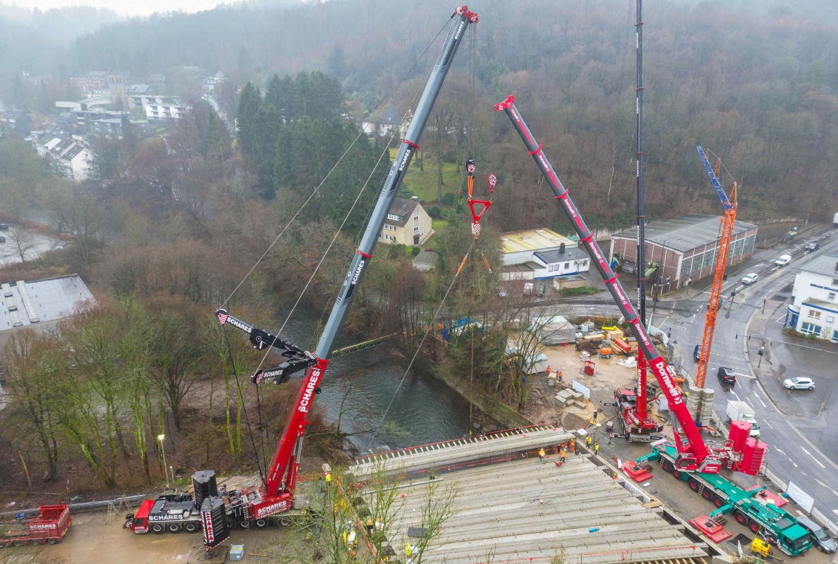 The two 8-axle mobile cranes finish their complex job with girder number eight.