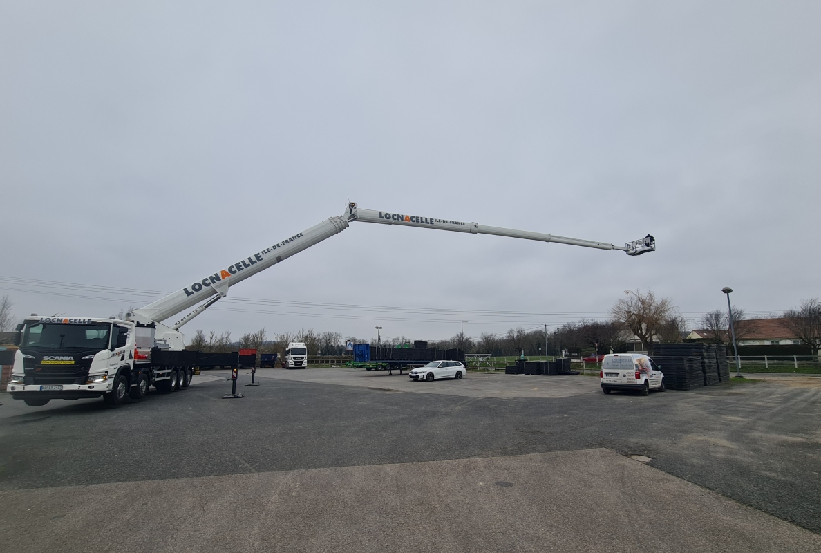 and an outreach of up to 42 metres.