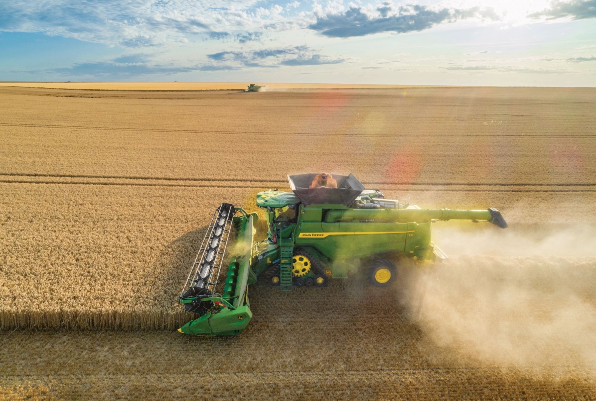 John Deere introduces its new T5 and T6 Walker Combines
