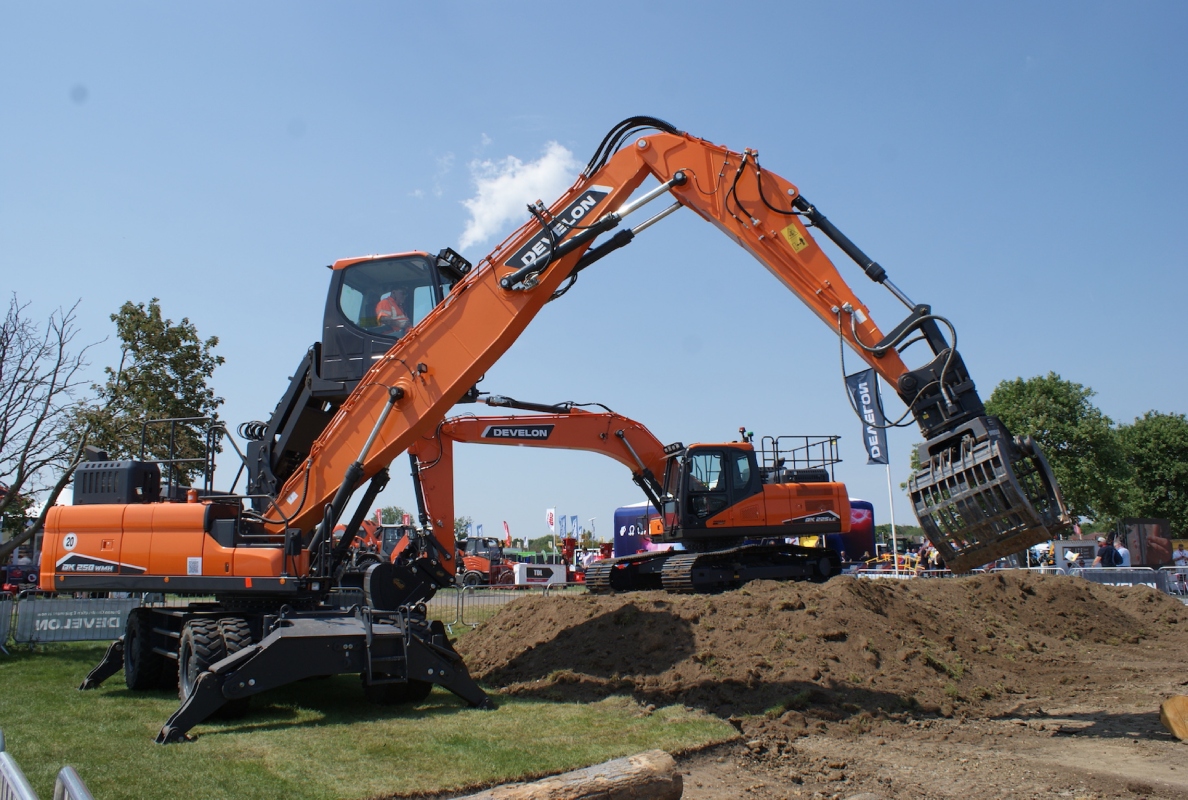 Develon DX250WMH-7 on Plantworx 2023