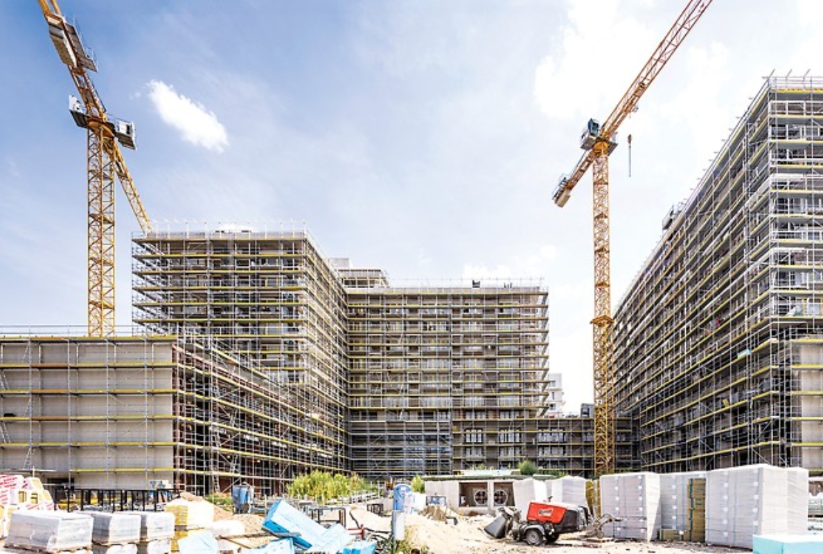 The assembly of the 36-metre-high scaffolding system with a total area of more than 12,000 square metres required close cooperation between PERI and the scaffolding contractor on a daily basis.