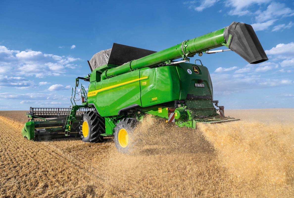 John Deere introduces its new T5 and T6 Walker Combines