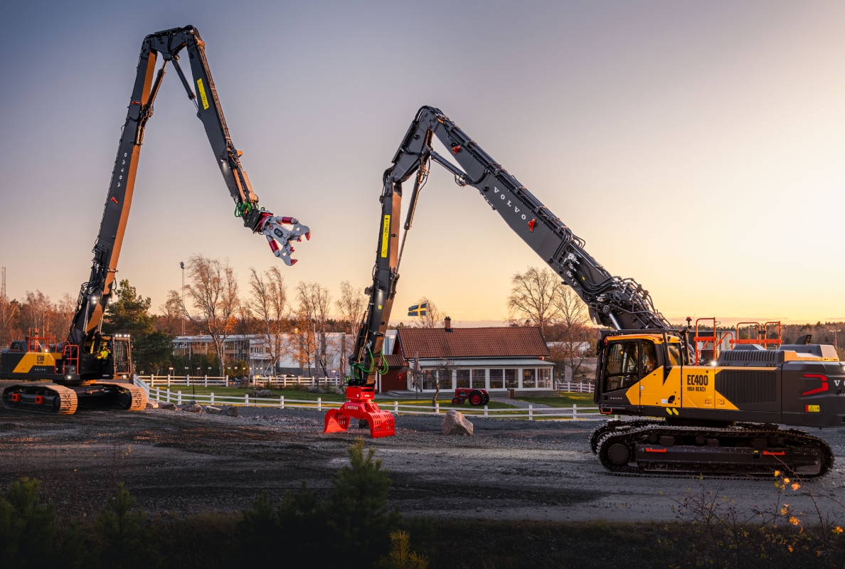 Even stronger: Volvo demolition excavator with straight boom