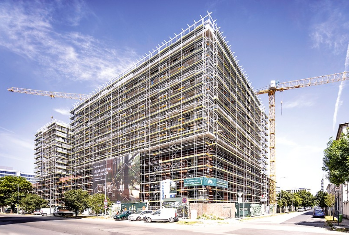 The steel structure for the planters, which extends from the fifth to the tenth floor, required a versatile system and advanced engineering design in combination with on-site support.