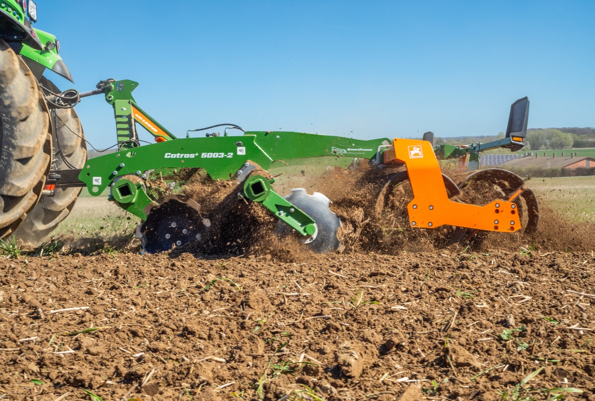 AMAZONE DFW 580 double flex ring roller with Catros+ 5003-2 mounted compact disc harrow.