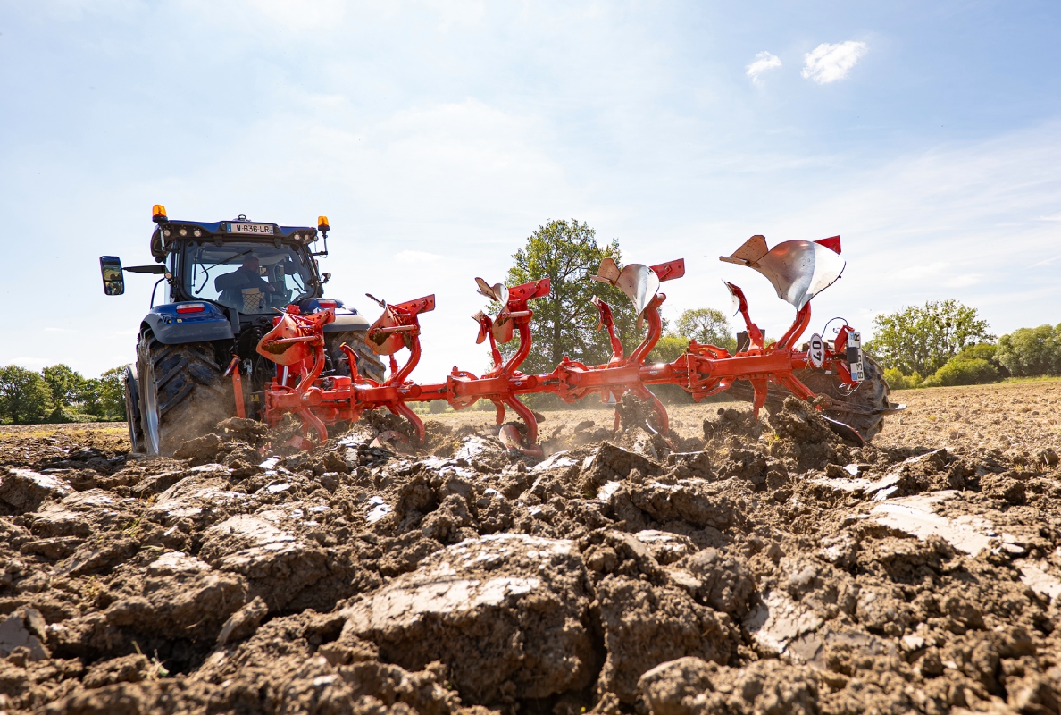 New MASTER M mounted plough: Simple, intuitive and powerful