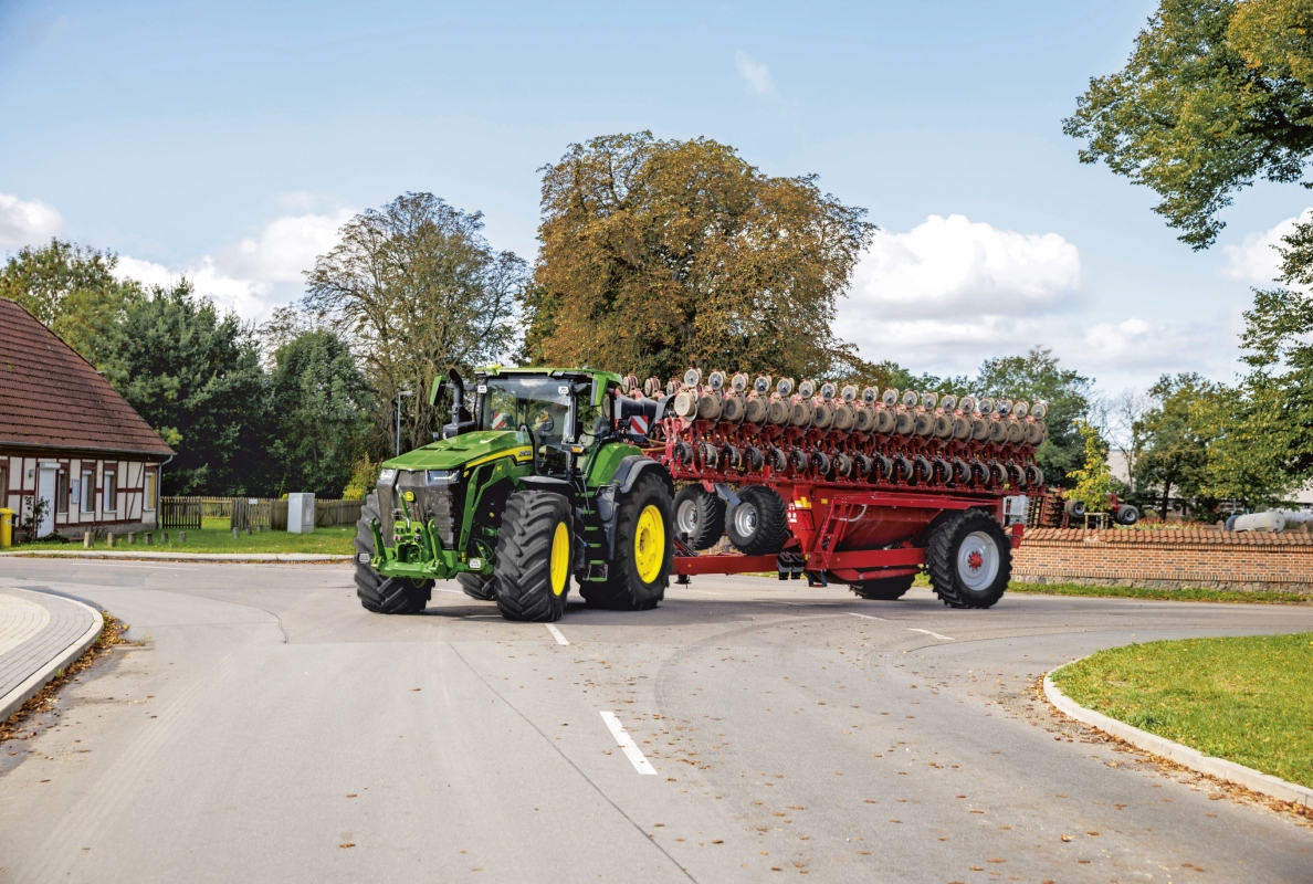 Three new 8 series tractors: John Deere Expands 8R and 8RX Tractor Series with New High-Horsepower Models for Large-Scale Farming