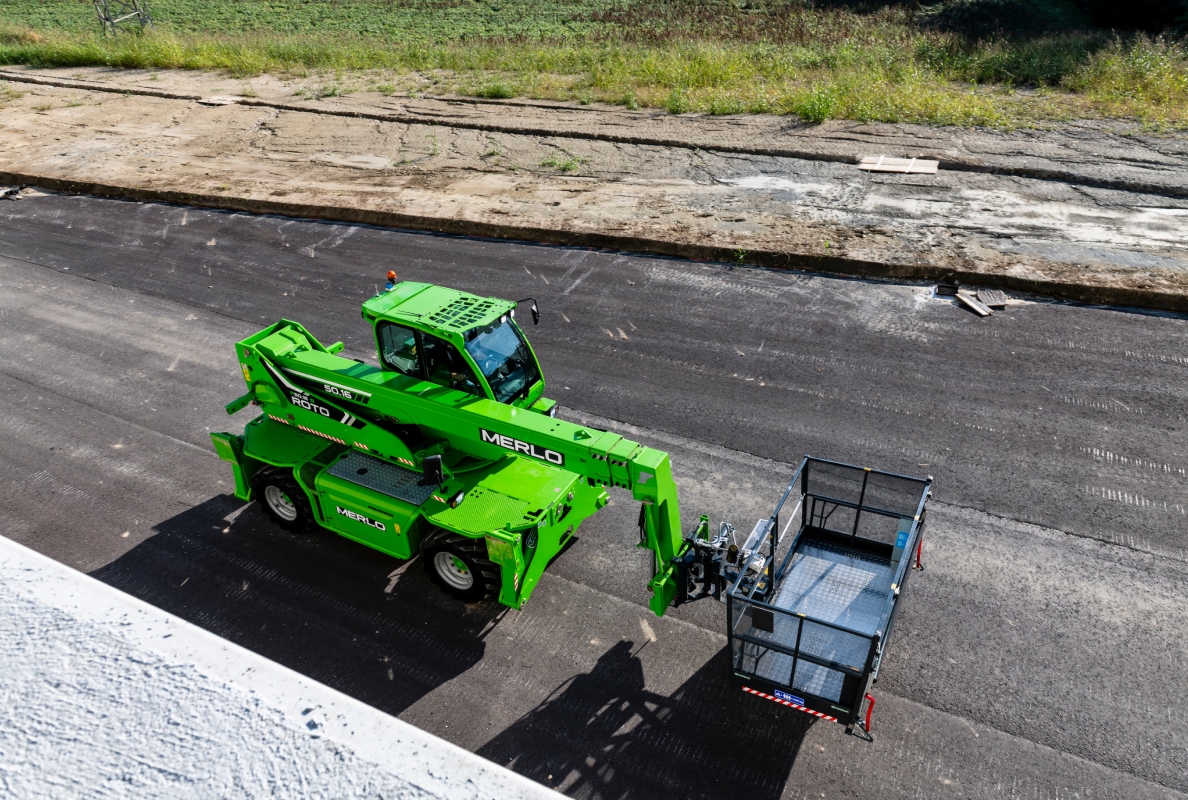 Merlo introduces ROTO16 and ROTO18: innovation, performance and operating comfort in compact rotating telehandlers