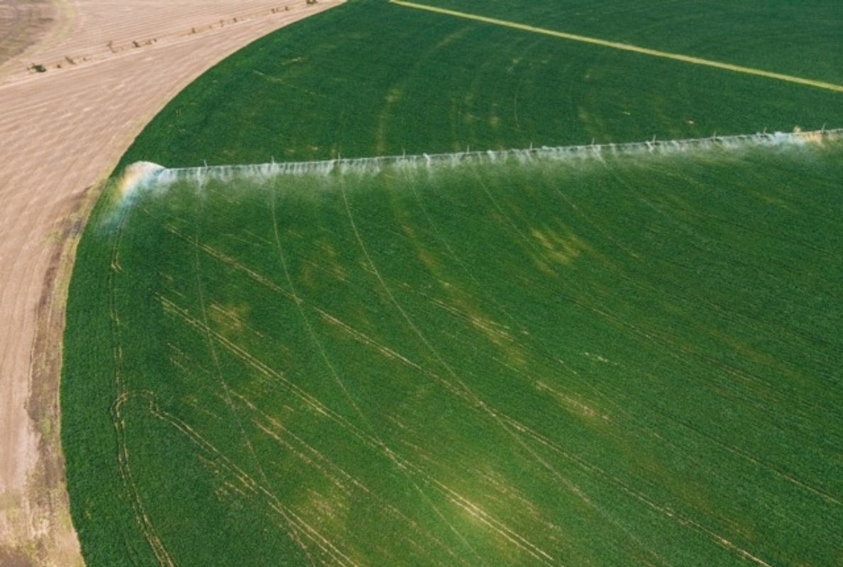 Central pivot irrigation systems