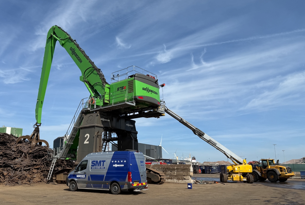 For maximum availability – SENNEBOGEN service and sales partner SMT Netherlands maintains the SENNEBOGEN 875 E Material Handler.