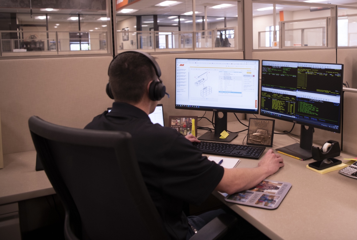 JLG Customer Support Team Member Working