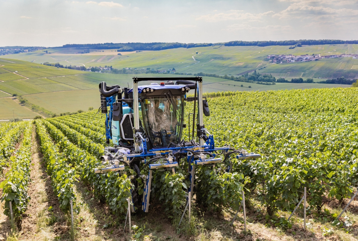 New Holland Straddle Tractor TE6 Range