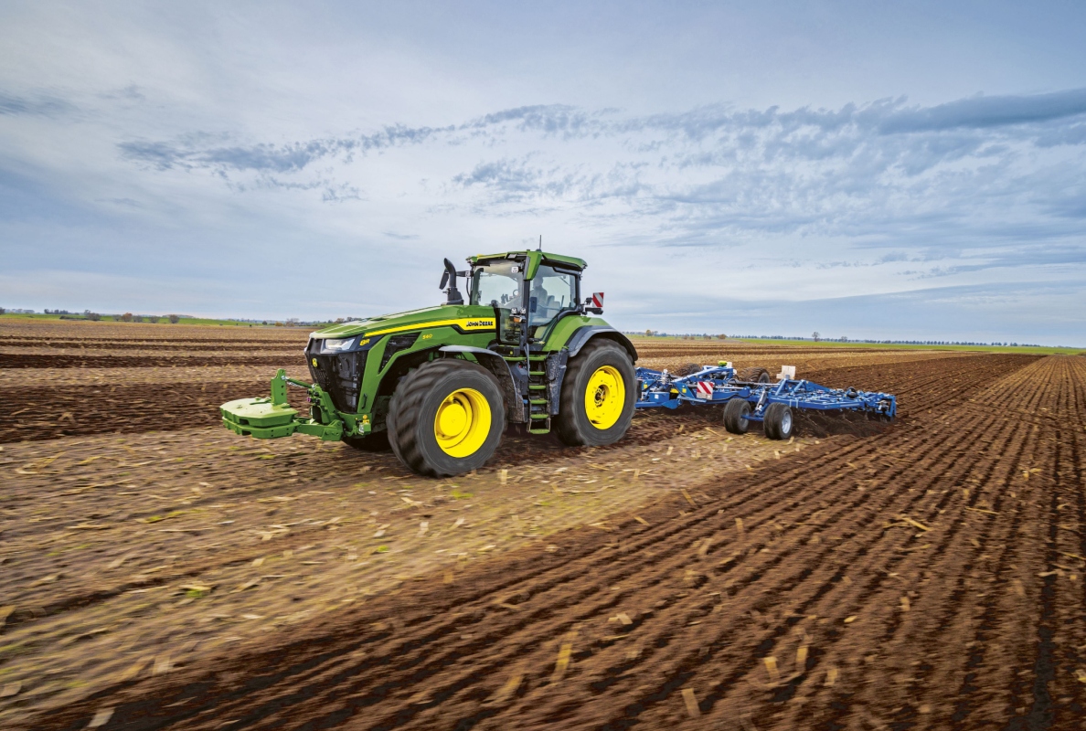 Three new 8 series tractors: John Deere Expands 8R and 8RX Tractor Series with New High-Horsepower Models for Large-Scale Farming