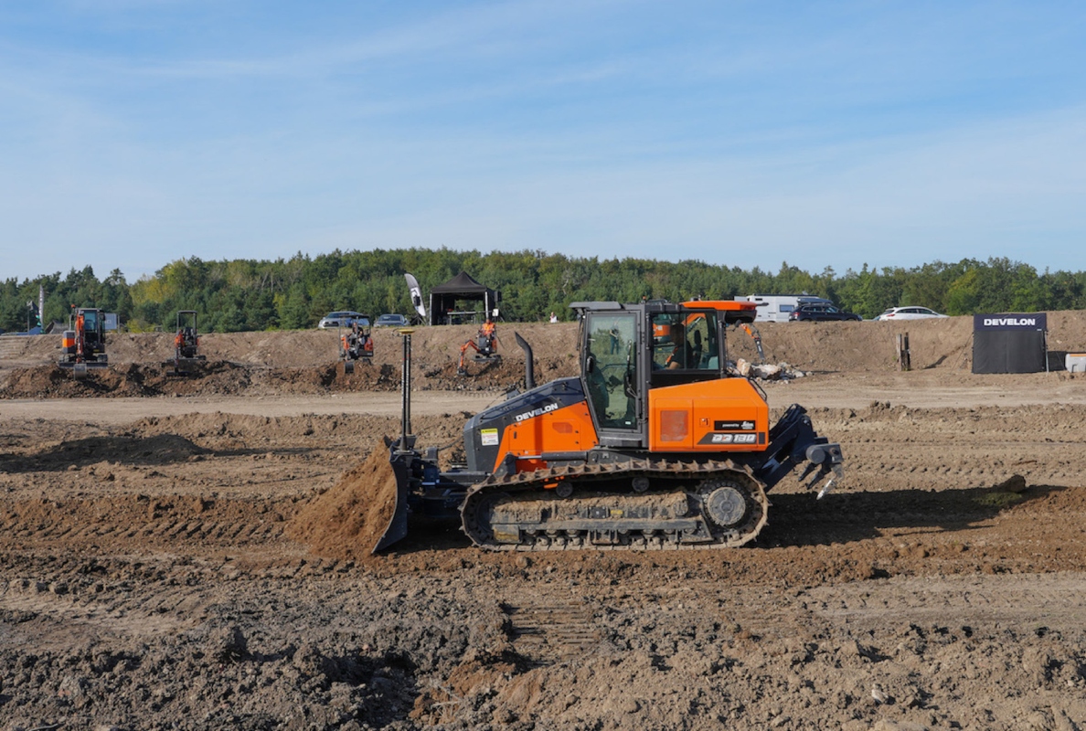 Develon and Leica Geosystems Expand 3D Machine Control Options for DD130-7 Dozer