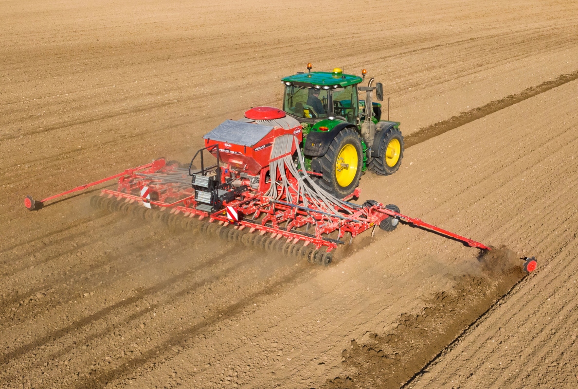 Mounted min-till seed drills MEGANT 722 R and 802 R