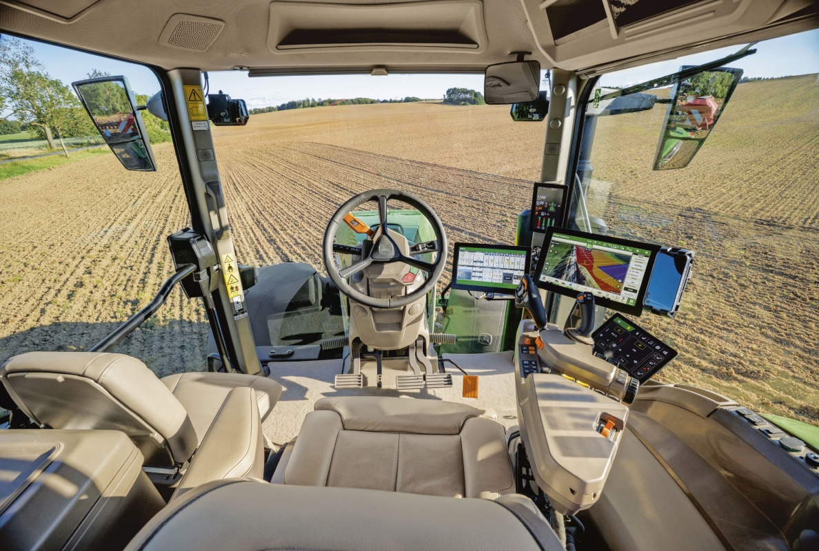 Three new 8 series tractors: John Deere Expands 8R and 8RX Tractor Series with New High-Horsepower Models for Large-Scale Farming