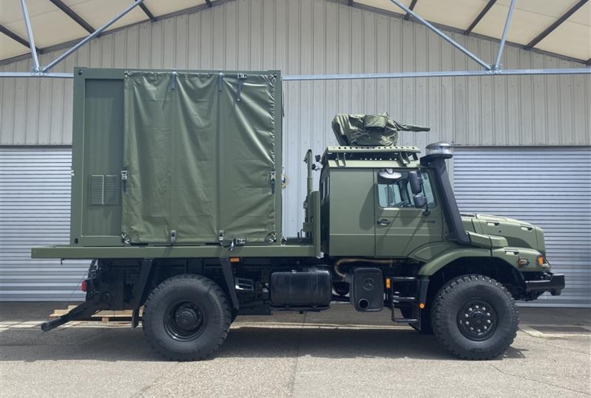 Zetros 2048A 4x4 as highly mobile carrier vehicle for networked unmanned systems and HX-2 multi-launch capability
