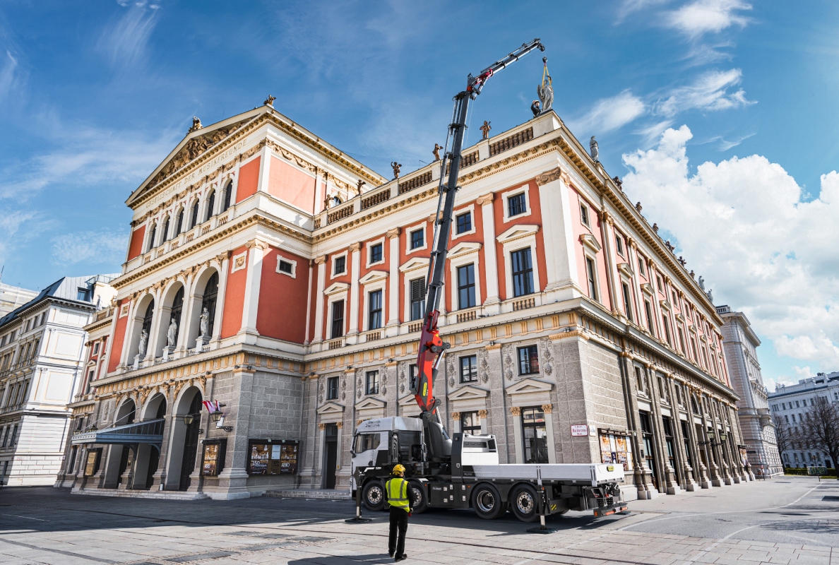 The PK 880 TEC loader crane premieres at bauma. With its advanced design, cutting-edge technology and peak precision, it punches above its weight.