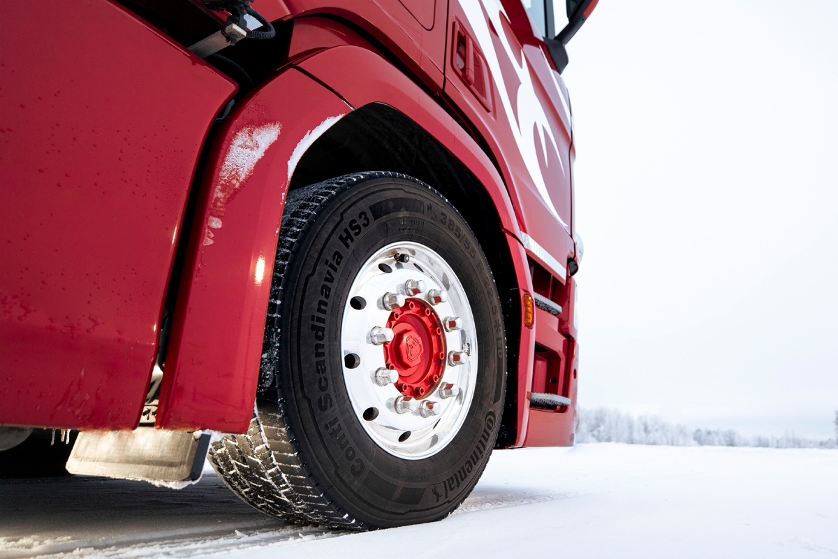 The Conti Scandinavia HS3 for the steering axle combines a winter-optimised tread pattern with high durability and mileage.