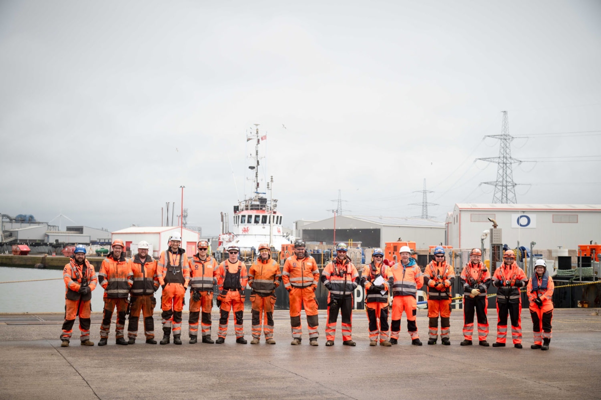 Together for sustainable heavy transport: The Osprey team following the successful deployment of TII SCHEUERLE's electric PowerPack Unit (ePPU).