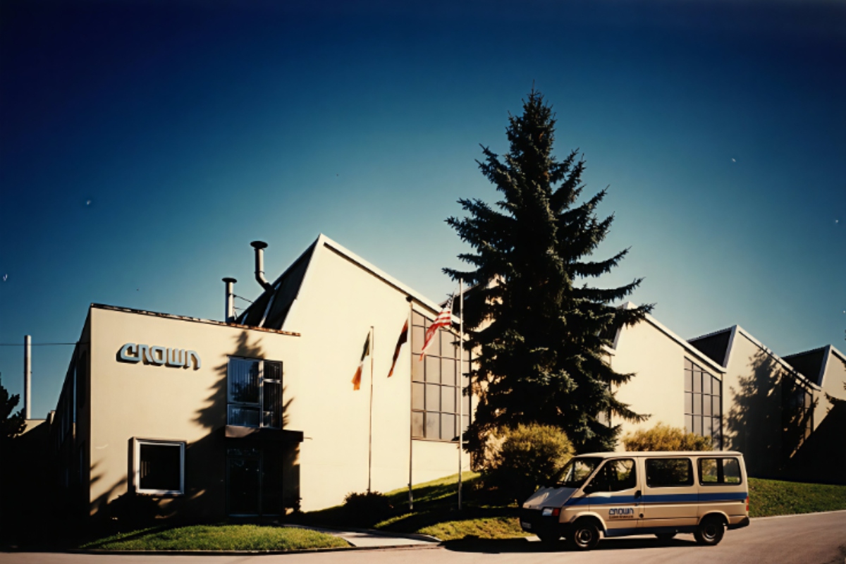 In 1986, Crown opened its first plant in Roding.