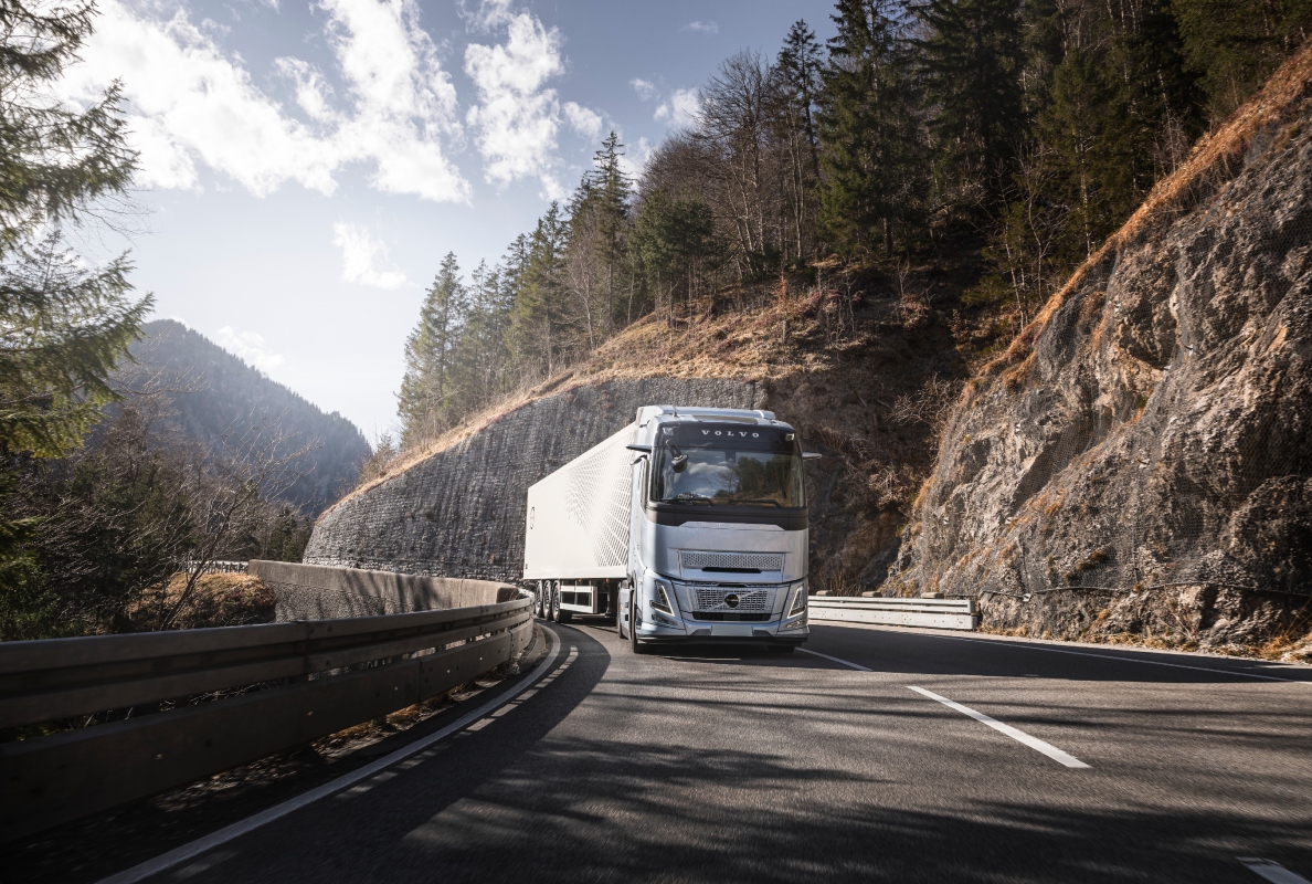 Volvo Trucks launches world-first stop/start engine technology to save fuel and CO2